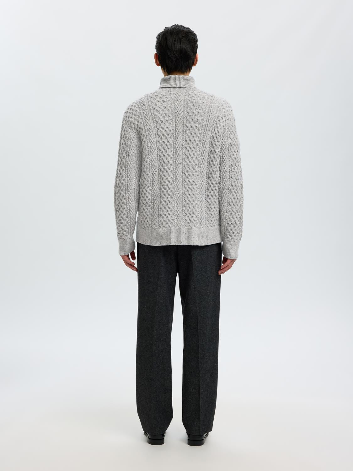 model_shot-back